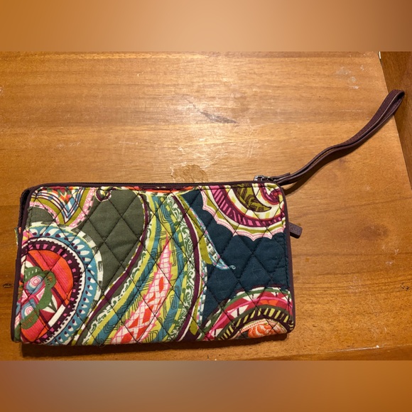 Vera Bradley Retired Pattern HeirLoom Paisley Women's Wristlet $38 Retail - Picture 2 of 5